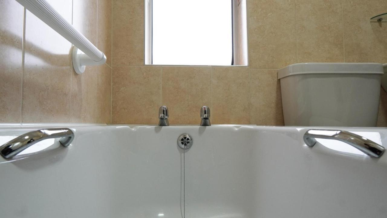 Portobello House - Four Bedroom House Perfect For Contractors - Sleeps 6 - Free Parking Wolverhampton Zewnętrze zdjęcie